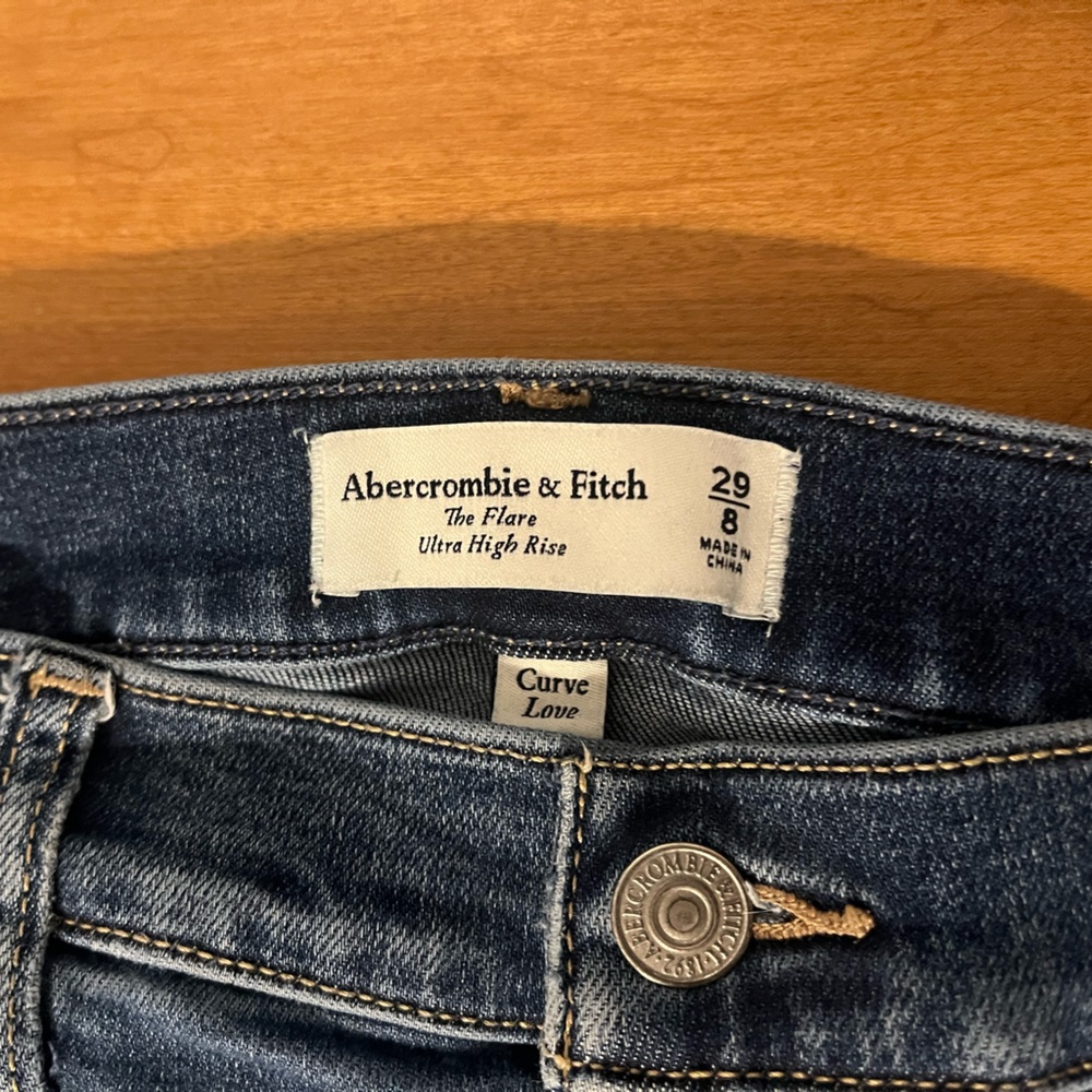 Abercrombie & Fitch Ultra High Rise Flare Curve Love Jeans - Picture 4 of 4